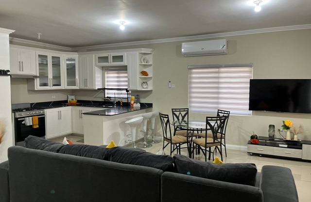Charming 1-bedroom house with WiFi, AC in lovely Kingston