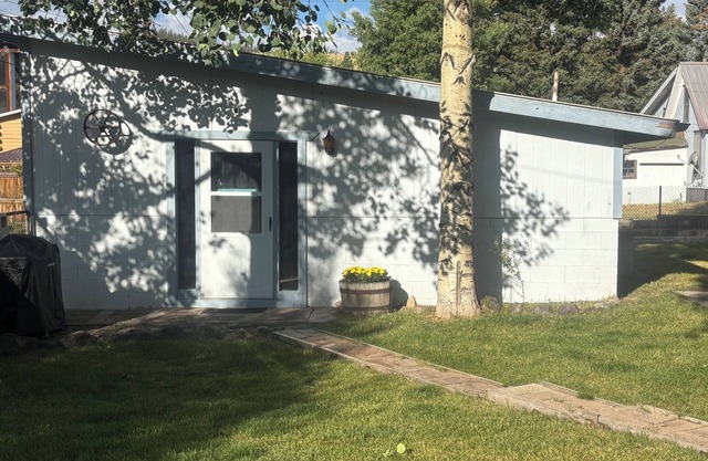 Charming 1-bedroom house with heat and WiFi in delightful Creede