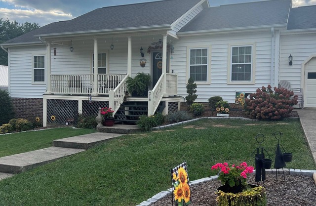 Charming 1-bedroom house in quaint downtown Jonesborough