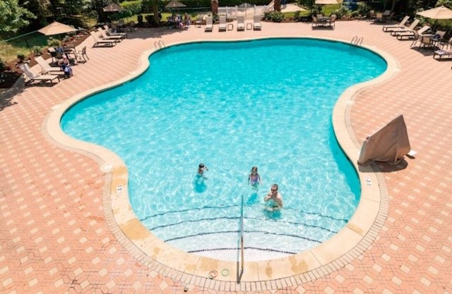 Charming 1-bedroom resort in historic Williamsburg with WiFi, fitness room