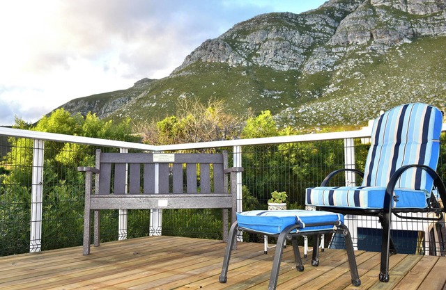 Charming 1-bedroom house in gorgeous Betty's Bay with WiFi