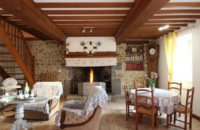Charming 18th Century Stone House - 3 BR, Sleeps 5, Near Beach and Hiking Trails