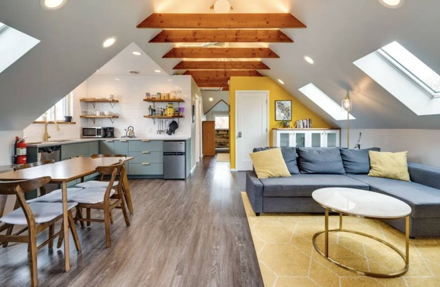 Charming 1902 Home near RiNo! HOT TUB