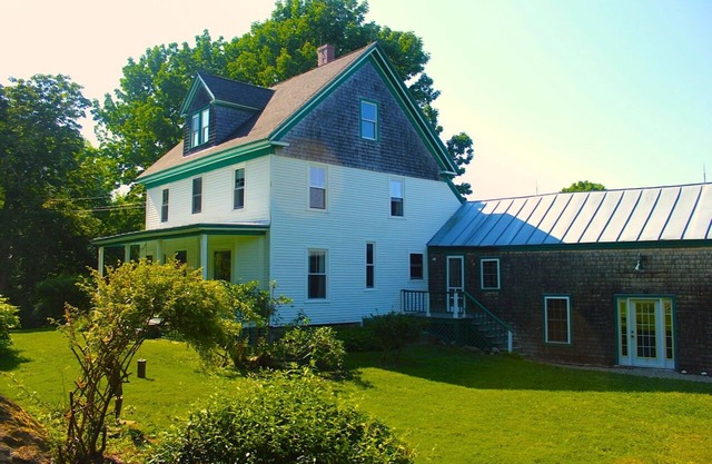 Charming 1911 Farmhouse, 7 Wooded Acres Adjacent Camden Hills State Park