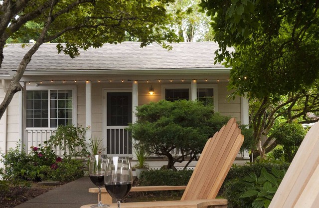 Charming 1940's garden cottage, convenient to UofO, Hospitals and downtown