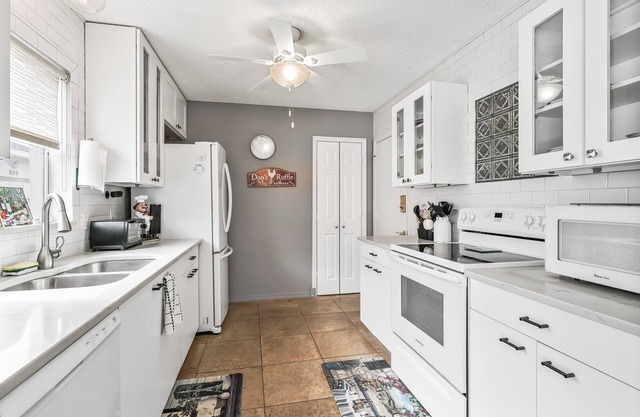 Charming 2/2 Courtyard Villa on a Prime Corner Lot in the Village of El Cortez!