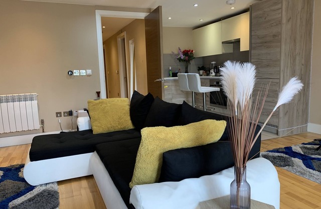 Charming 2-bed Apartment in Kingston Upon Thames