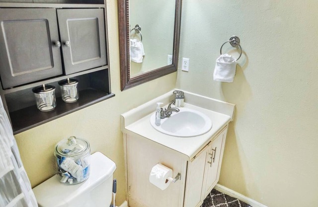 Charming 2-bedroom townhome with AC and WiFi in wonderful Fort Walton Beach
