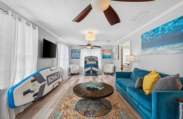 Charming 2-bedroom House in Panama City Beach, Walk to Beach!