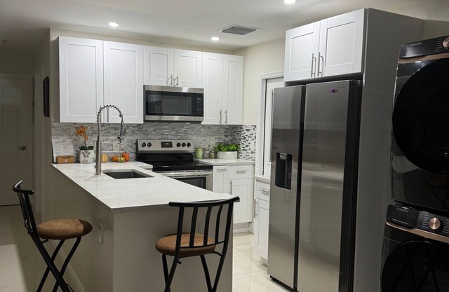 Charming 2-bedroom house in cool Fort Lauderdale with WiFi, AC