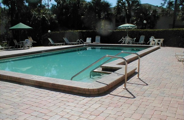 Charming 2-bedroom condo in delightful Bonita Springs with AC, laundry, internet