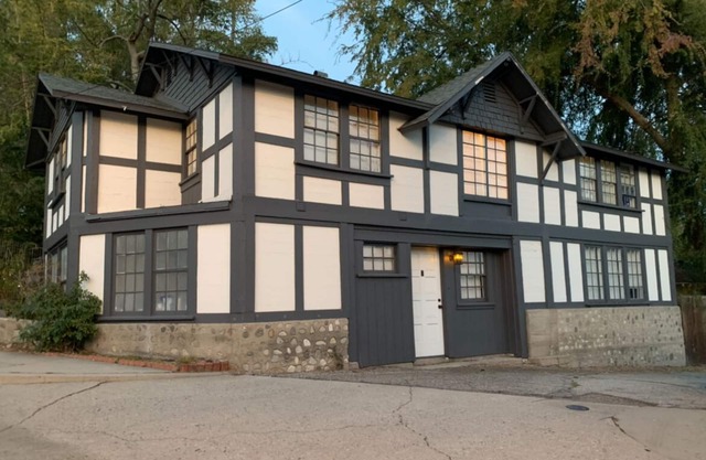 Charming 2-bedroom barn in South Pasadena with WiFi, AC