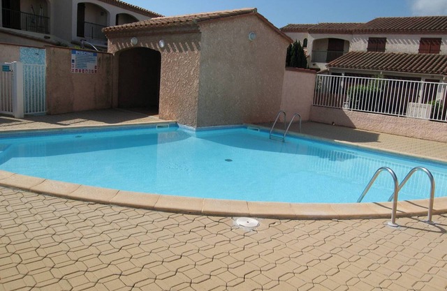 Charming 2-Bedroom Villa with Pool, BBQ, Parking - 500m from Beach, Pet-Friendly