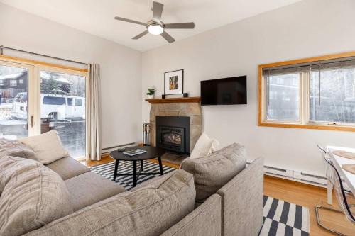 Charming 2 bedroom 2 bath On-Mountain in 10 Min