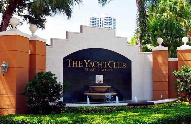 Charming 2-bedroom apartment at Yacht Club Aventura with parking