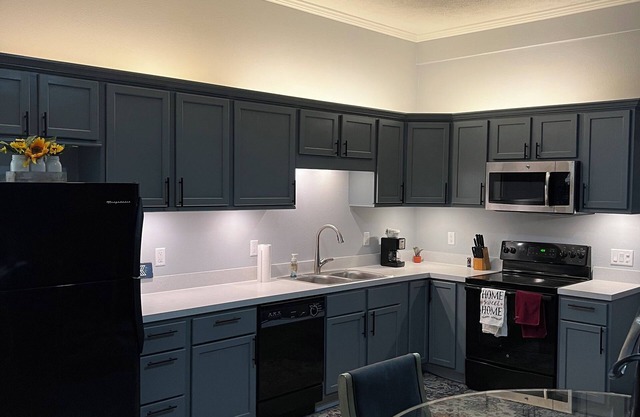 Charming 2-bedroom apartment just outside of Saugatuck in the peace of the woods