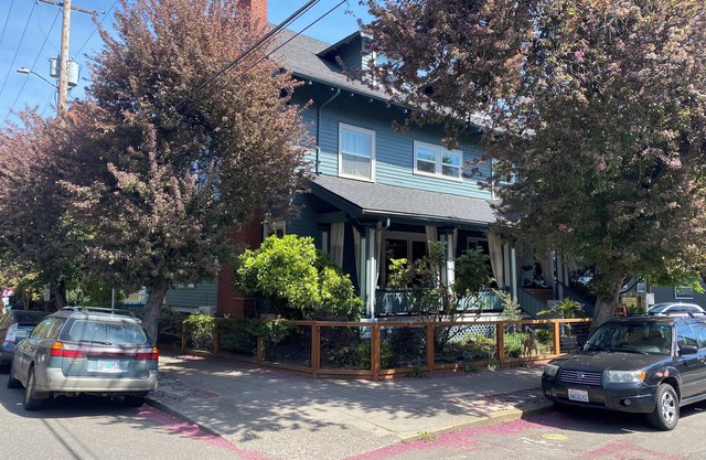 Charming 2-bedroom apartment in vibrant NW Portland