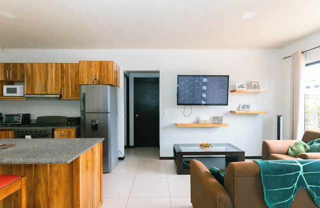 Charming 2-Bedroom Apartment with Cozy Ambiance, Patio & 2 Baths-Your Dream Home