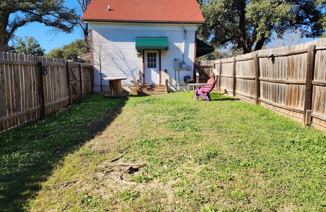 Charming 2-bedroom barn in fabulous Belton with AC, WiFi