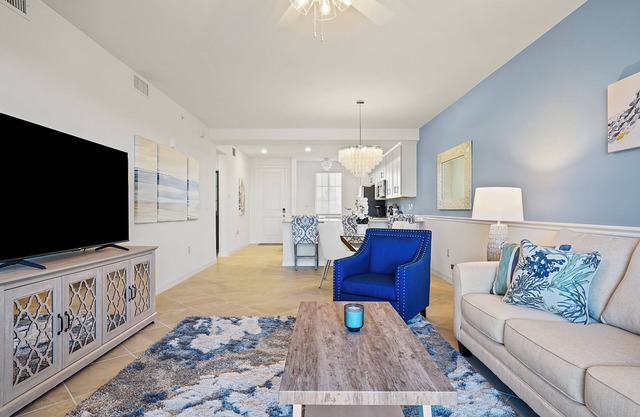 Charming 2-bedroom condo in fantastic Wellen Park Golf & Country Club. nn