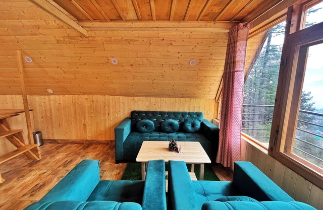 Charming 2-bedroom cottage in brilliant Jibhi with WiFi