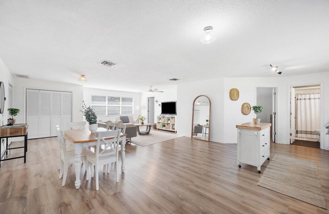 Charming 2-bedroom Guest House with WiFi and AC in Central Lakeland
