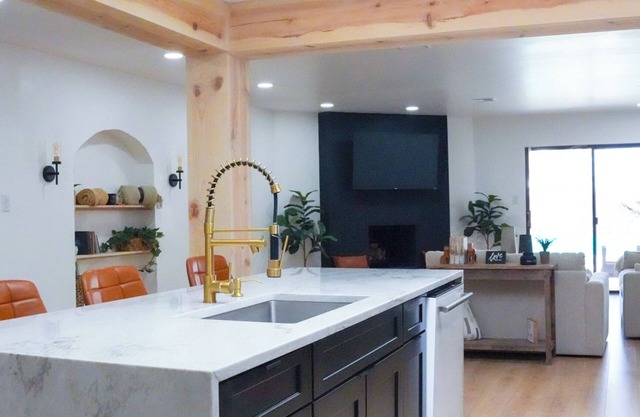 Charming 2-bedroom house with WiFi, AC in awesome Las Cruces