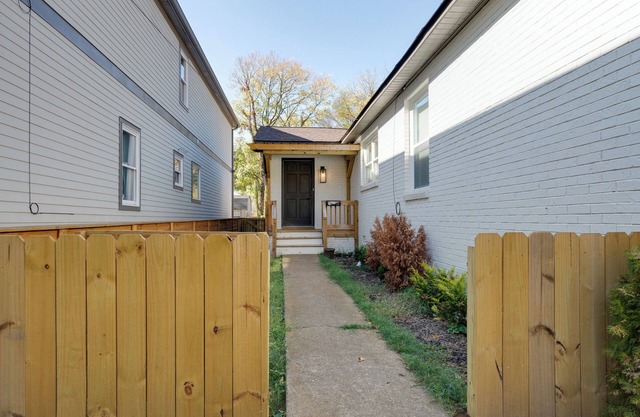 Charming 2-bedroom house in East Nashville with Fenced Yard