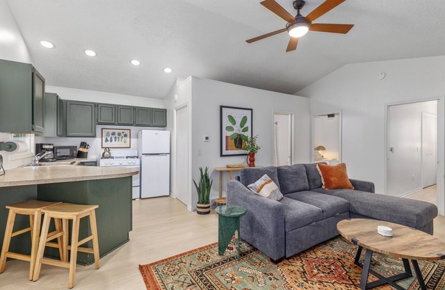 Charming 2-bedroom house in Saugatuck with AC, WiFi, Pet Friendly