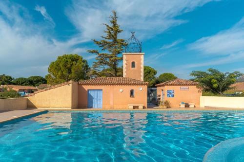 Charming 2 bedroom House With Pool