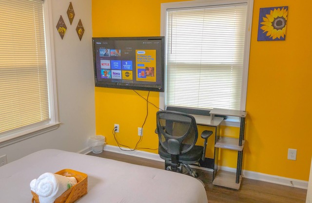 Charming 2-bedroom house with WiFi and AC in terrific Atlanta