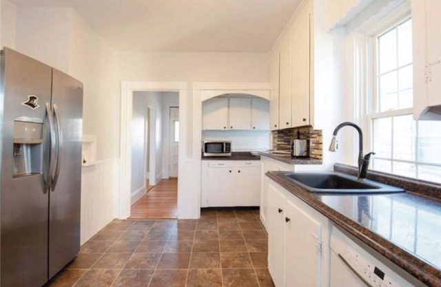 Charming 2-bedroom House in Newport