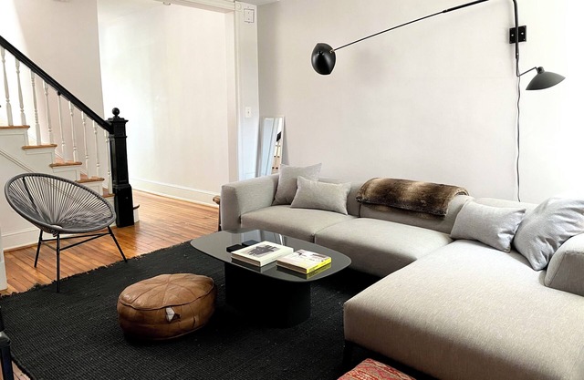 Charming 2-bedroom rowhouse with private patio in central Washington, DC