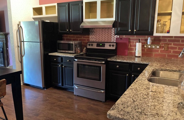 Charming 2-bedroom townhome for extended stay