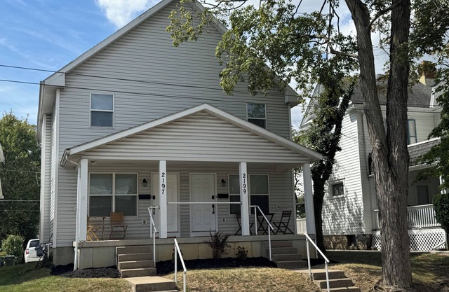 Charming 2-Bedroom Townhome with WiFi and AC in fantastic Columbus