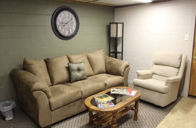 Charming 2-bedroom basement apartment in wonderful Arnolds Park