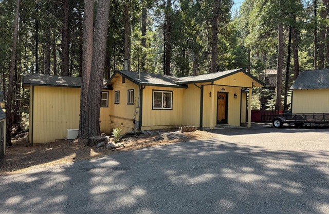 Charming 2-bedroom cabin in Cold Springs