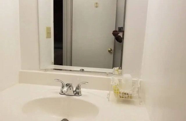 Charming 2-bedroom hotel suites with AC, WiFi in lovely Lake George