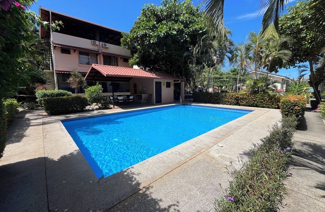 Charming 2-bedroom condo with AC, Fast WiFi, 5 Minutes Walk to the Beach!