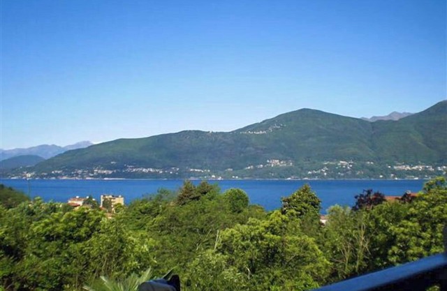 Charming 2-room apartment with balcony & beautiful lake view