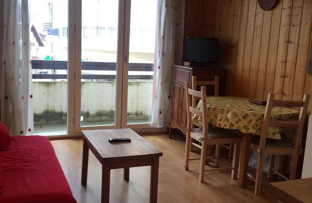 Charming 2-room Apartment in Villard-de-Lans, Central Location, Near Pool and Ice Rink