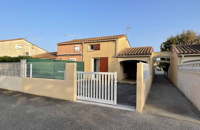 Charming 2-Room Villa with Mezzanine, Garage, AC, and Garden—Close to Beach, Pets Welcome
