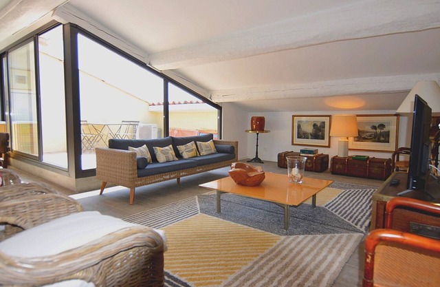 Charming 2BR Apartment in Mèze with Terrace and Stunning Views