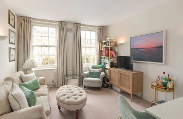 Charming 2BR Battersea Flat in secure mansion block