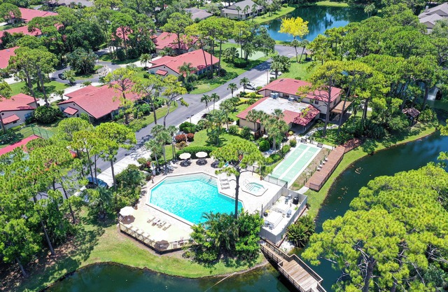 Charming 2BR Close to Siesta Pool & Tennis Resort-style Community