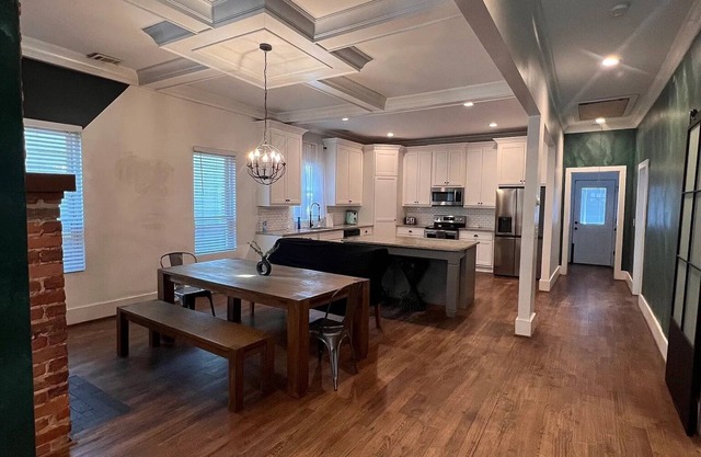 Charming 3/2 minutes from downtown and all of Atlanta attractions