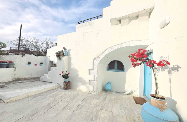 Charming 3 bed/2 bath Cretan village escape w/ocean view