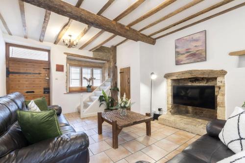 Charming 3-Bed Cottage in Central Stroud