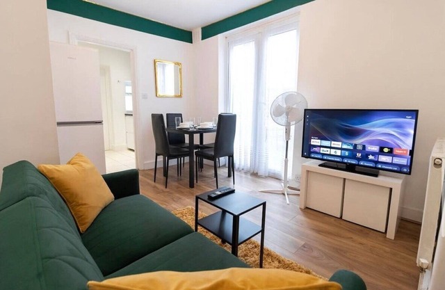 Charming 3 Bed House with Garden | Central
