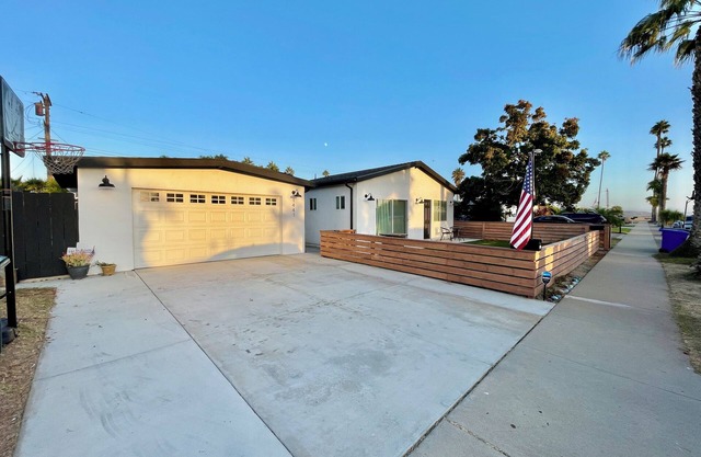 Charming 3-bedroom house with WiFi and fenced in back yard with firepit.
